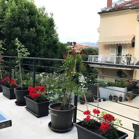 Dantes Sin-3 Bdrm Seaside Rooftop House - *