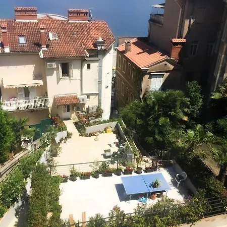 Dantes Sin-3 Bdrm Seaside Rooftop House - Nyaraló Abbázia