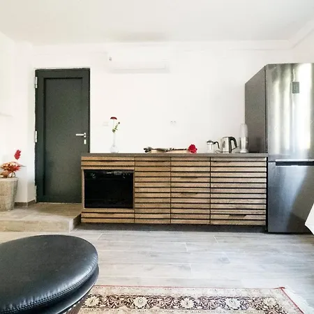 Dantes Sin-3 Bdrm Seaside Rooftop House -