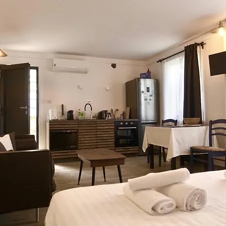 Dantes Sin-3 Bdrm Seaside Rooftop House - Nyaraló Abbázia