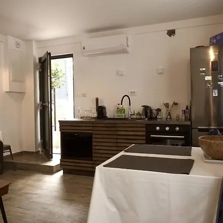 Dantes Sin-3 Bdrm Seaside Rooftop House - Nyaraló *