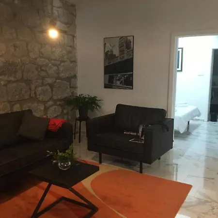 Dantes Sin-3 Bdrm Seaside Rooftop House -