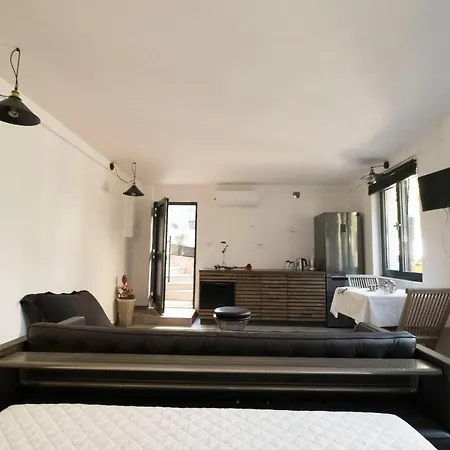 Dantes Sin-3 Bdrm Seaside Rooftop House - Nyaraló