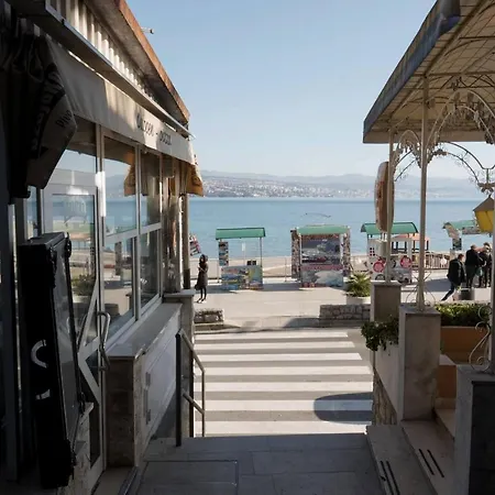 Dantes Sin-3 Bdrm Seaside Rooftop House -